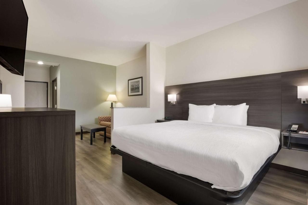 Quality Suites I-44 Тълса Екстериор снимка
